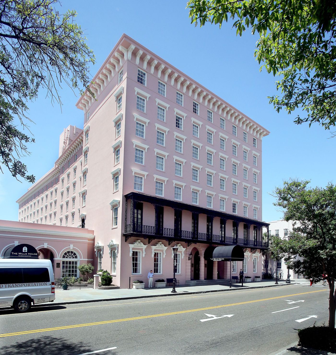 Downtown Charleston businesses react to water outage (copy) (copy)
